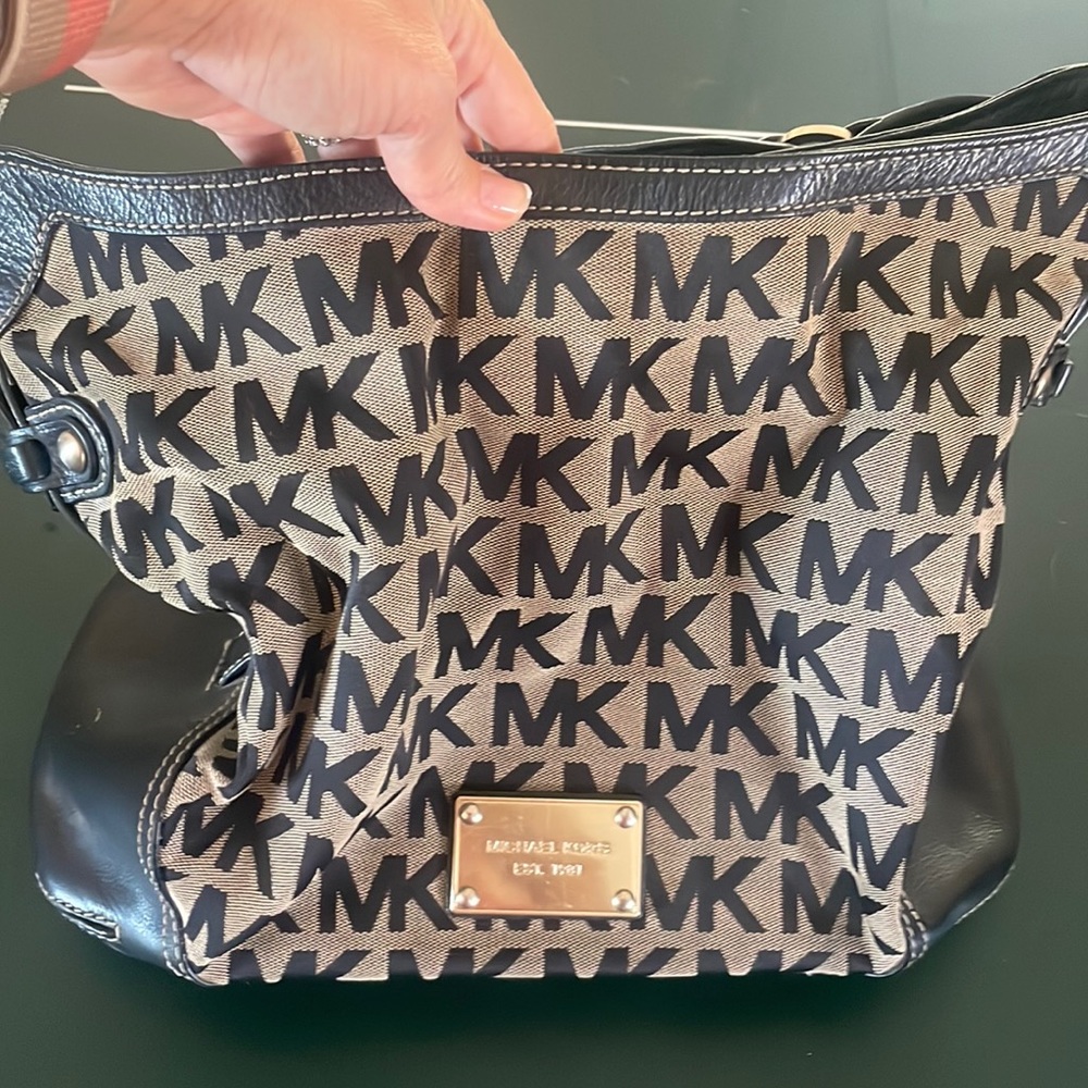 Michael Kors used shoulder bag